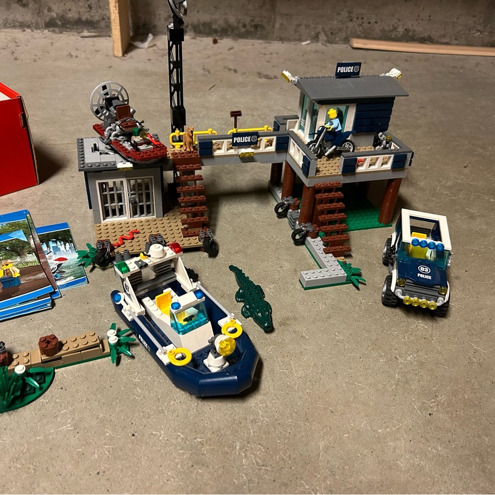 LEGO City- Swamp Police Station 60069